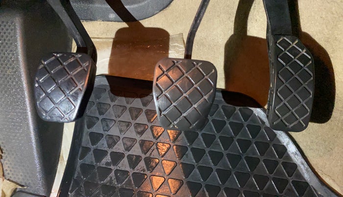 2016 Volkswagen Polo HIGHLINE1.2L, Petrol, Manual, 91,915 km, Pedals