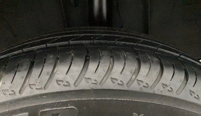 2023 Nissan MAGNITE XV RED EDITION, Petrol, Manual, 12,568 km, Left Rear Tyre Tread