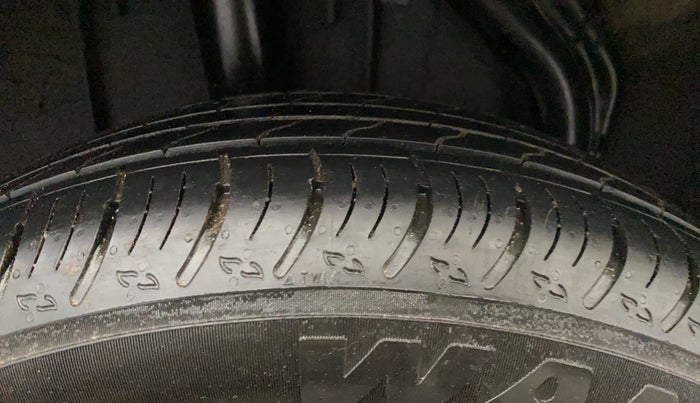 2023 Nissan MAGNITE XV RED EDITION, Petrol, Manual, 12,568 km, Right Rear Tyre Tread