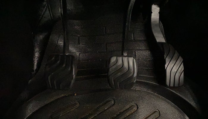 2023 Nissan MAGNITE XV RED EDITION, Petrol, Manual, 12,568 km, Pedals