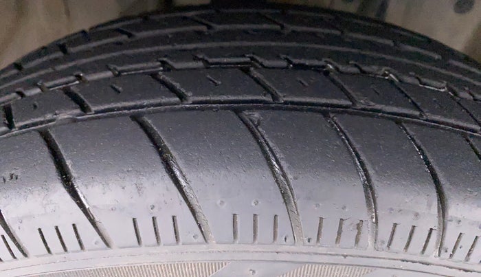 2015 Nissan Micra Active XV, Petrol, Manual, 51,749 km, Right Front Tyre Tread