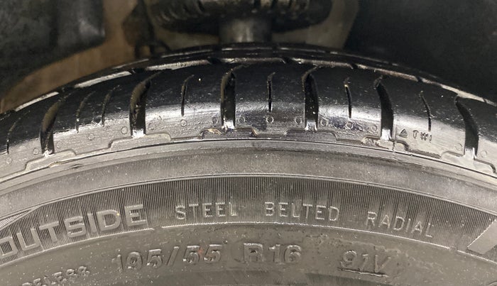 2019 Volkswagen Polo HIGHLINE PLUS 1.0 16 ALLOY, Petrol, Manual, 84,906 km, Right Front Tyre Tread