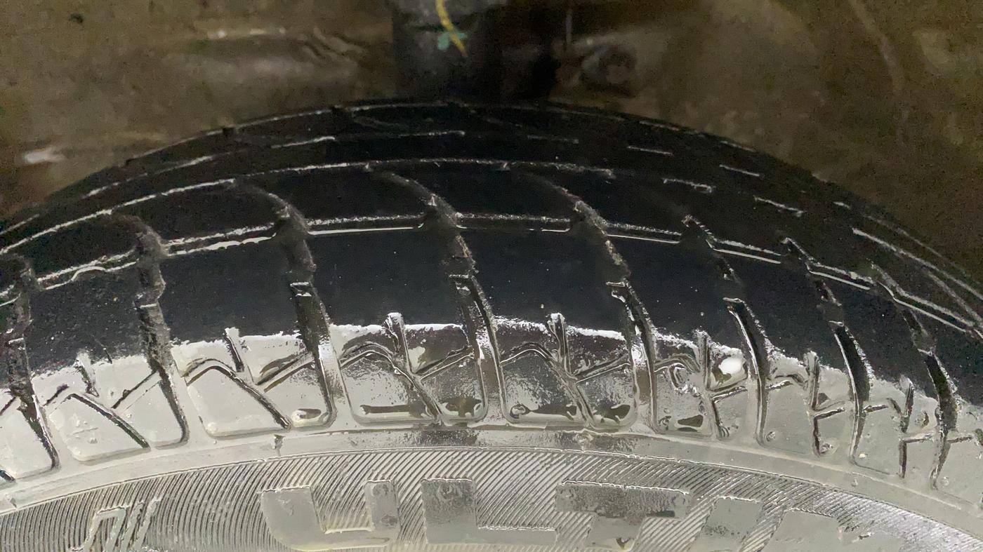 2010 Maruti Wagon R 1.0 LXI, Petrol, Manual, 62,857 km, Left Front Tyre Tread
