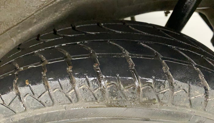 2010 Maruti Wagon R 1.0 LXI, Petrol, Manual, 62,857 km, Left Rear Tyre Tread
