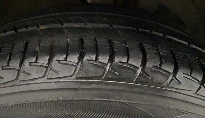 2018 Maruti Baleno DELTA PETROL 1.2, Petrol, Manual, 33,756 km, Left Rear Tyre Tread
