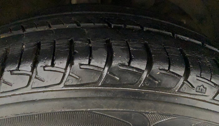 2018 Maruti Baleno DELTA PETROL 1.2, Petrol, Manual, 33,756 km, Right Front Tyre Tread