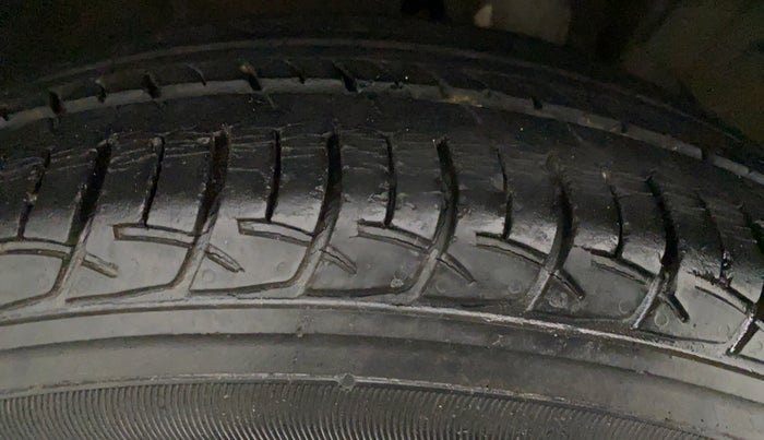 2018 Maruti Baleno DELTA PETROL 1.2, Petrol, Manual, 33,756 km, Right Rear Tyre Tread