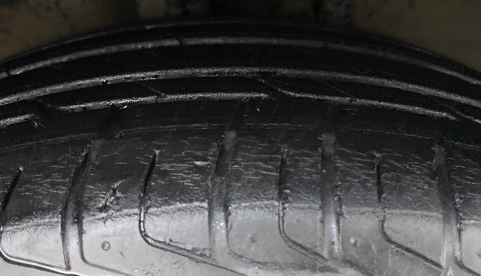 2015 Toyota Camry 2.5 AT, Petrol, Automatic, 66,402 km, Right Front Tyre Tread