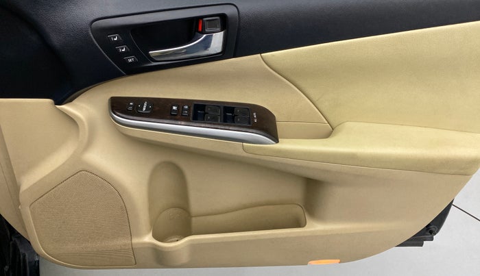 2015 Toyota Camry 2.5 AT, Petrol, Automatic, 66,402 km, Driver Side Door Panels Control