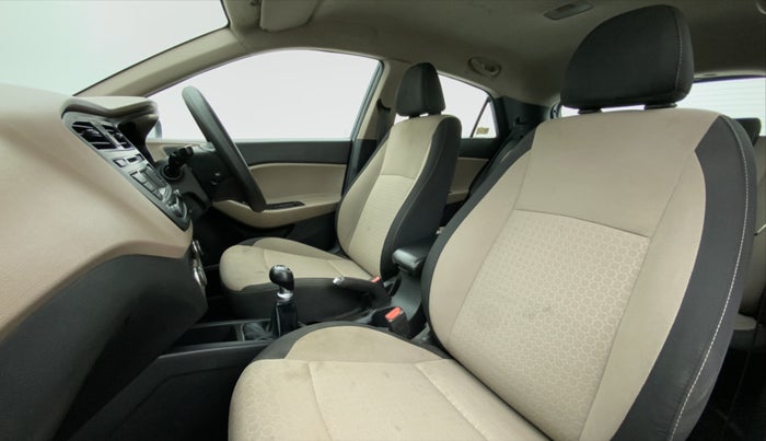 2015 Hyundai Elite i20 ASTA 1.2, Petrol, Manual, 1,06,320 km, Right Side Front Door Cabin View