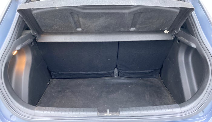 2015 Hyundai Elite i20 ASTA 1.2, Petrol, Manual, 1,06,320 km, Boot Inside View