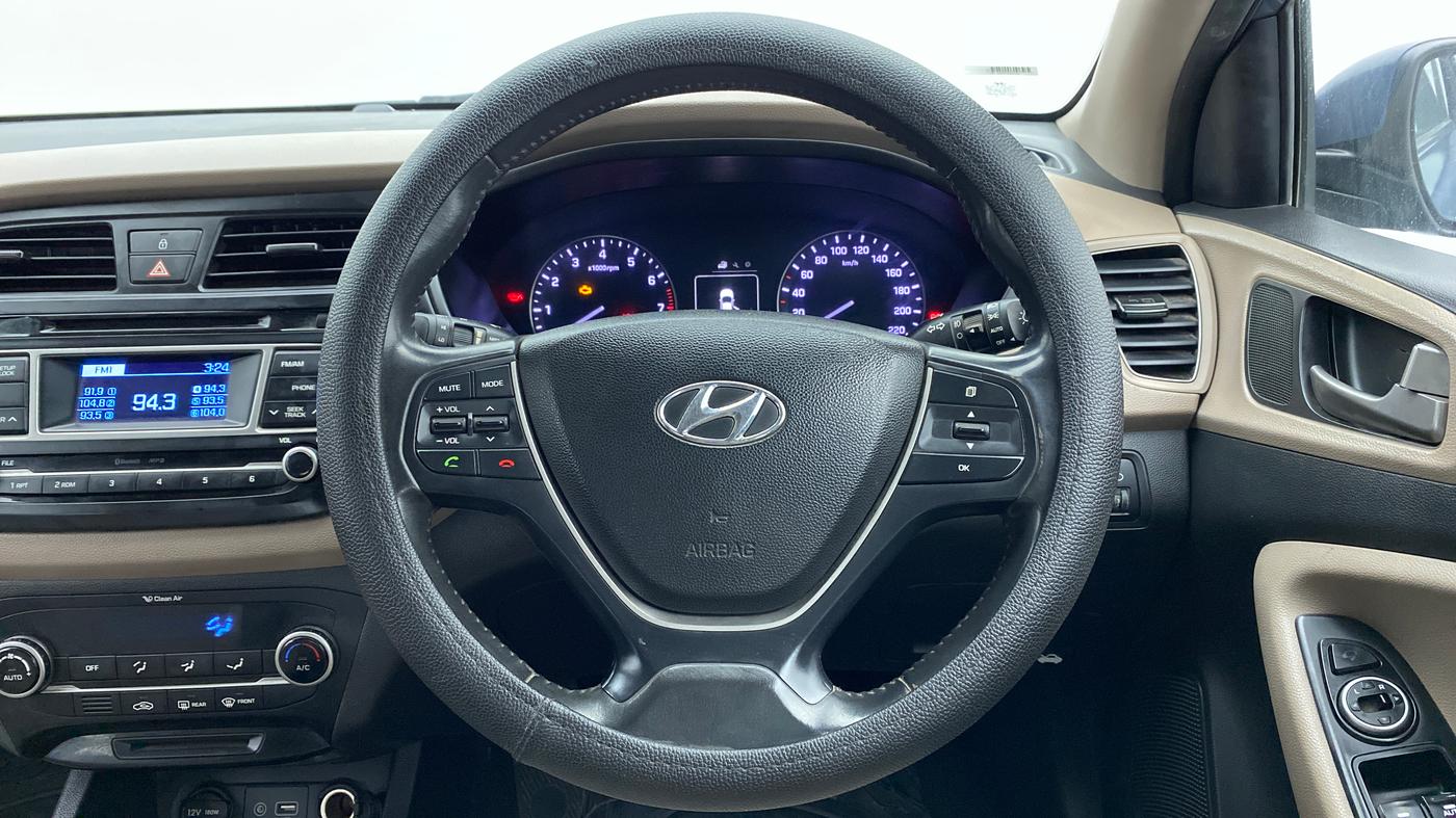 2015 Hyundai Elite i20 ASTA 1.2, Petrol, Manual, 1,06,320 km, Steering Wheel