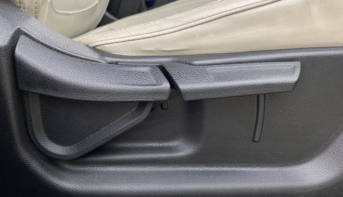 2020 KIA SELTOS HTX 1.5 PETROL, Petrol, Manual, 1,03,939 km, Driver Side Adjustment Panel