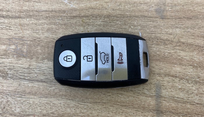 2020 KIA SELTOS HTX 1.5 PETROL, Petrol, Manual, 1,03,939 km, Key Close Up