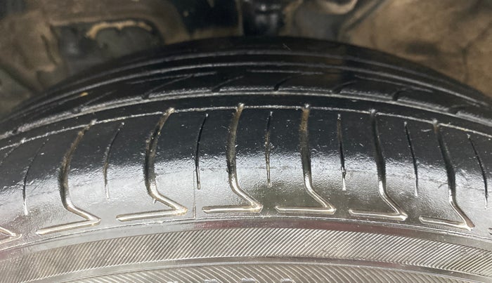 2020 KIA SELTOS HTX 1.5 PETROL, Petrol, Manual, 1,03,939 km, Left Front Tyre Tread