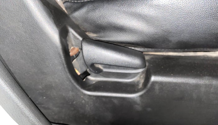 2017 Maruti Wagon R 1.0 VXI, Petrol, Manual, 57,641 km, Driver Side Adjustment Panel