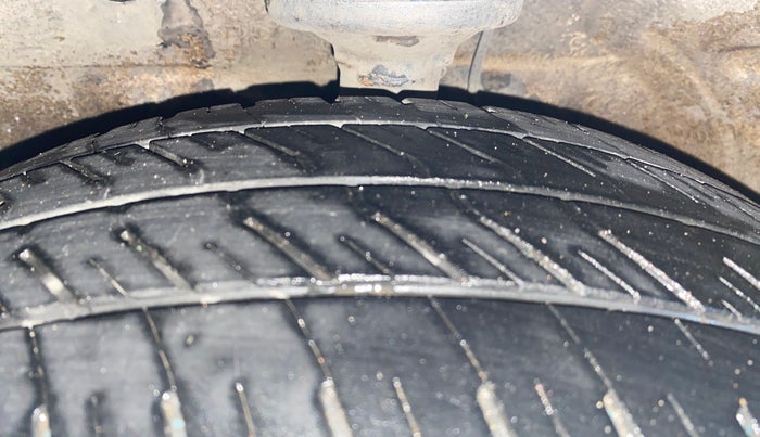 2017 Maruti Wagon R 1.0 VXI, Petrol, Manual, 57,641 km, Left Front Tyre Tread