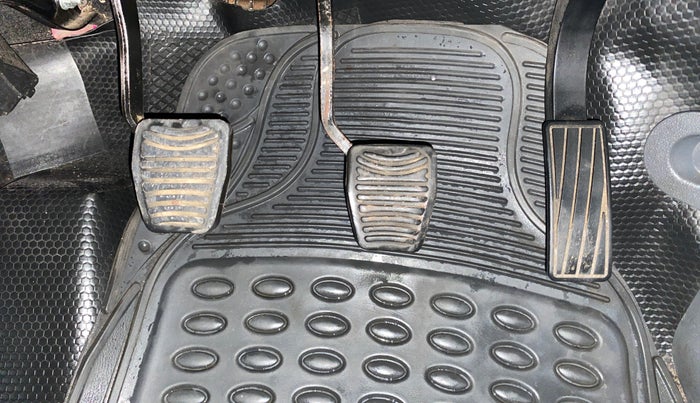 2017 Mahindra KUV 100 NXT K4+ D 6 STR, Diesel, Manual, 1,05,987 km, Pedals