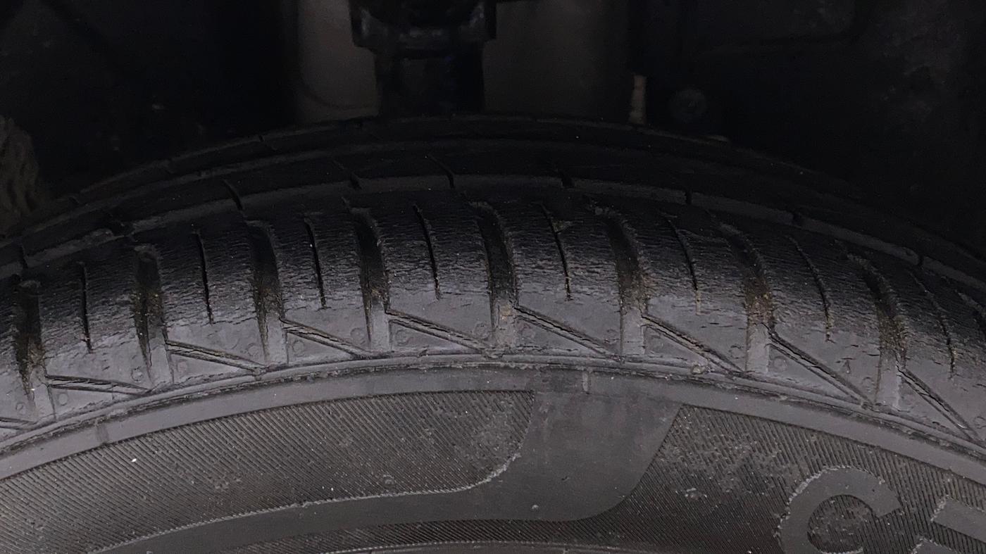 2022 Renault Kwid RXT 1.0, Petrol, Manual, 17,539 km, Right Front Tyre Tread