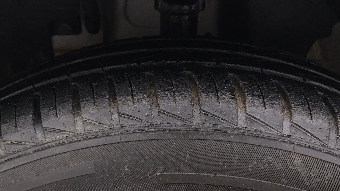 2022 Renault Kwid RXT 1.0, Petrol, Manual, 17,539 km, Left Front Tyre Tread