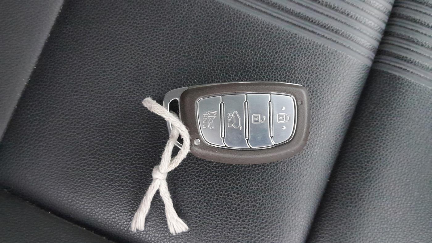 2022 Hyundai NEW I20 ASTA (O) 1.0 TURBO GDI DCT, Petrol, Automatic, 33,201 km, Key Close Up