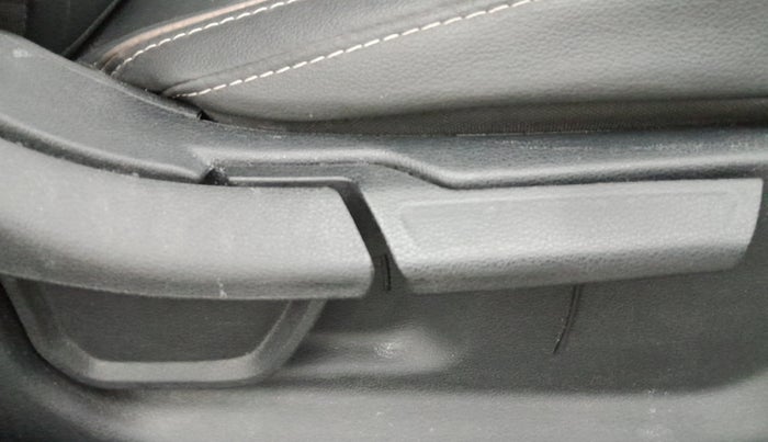 2022 Hyundai NEW I20 ASTA (O) 1.0 TURBO GDI DCT, Petrol, Automatic, 33,215 km, Driver Side Adjustment Panel