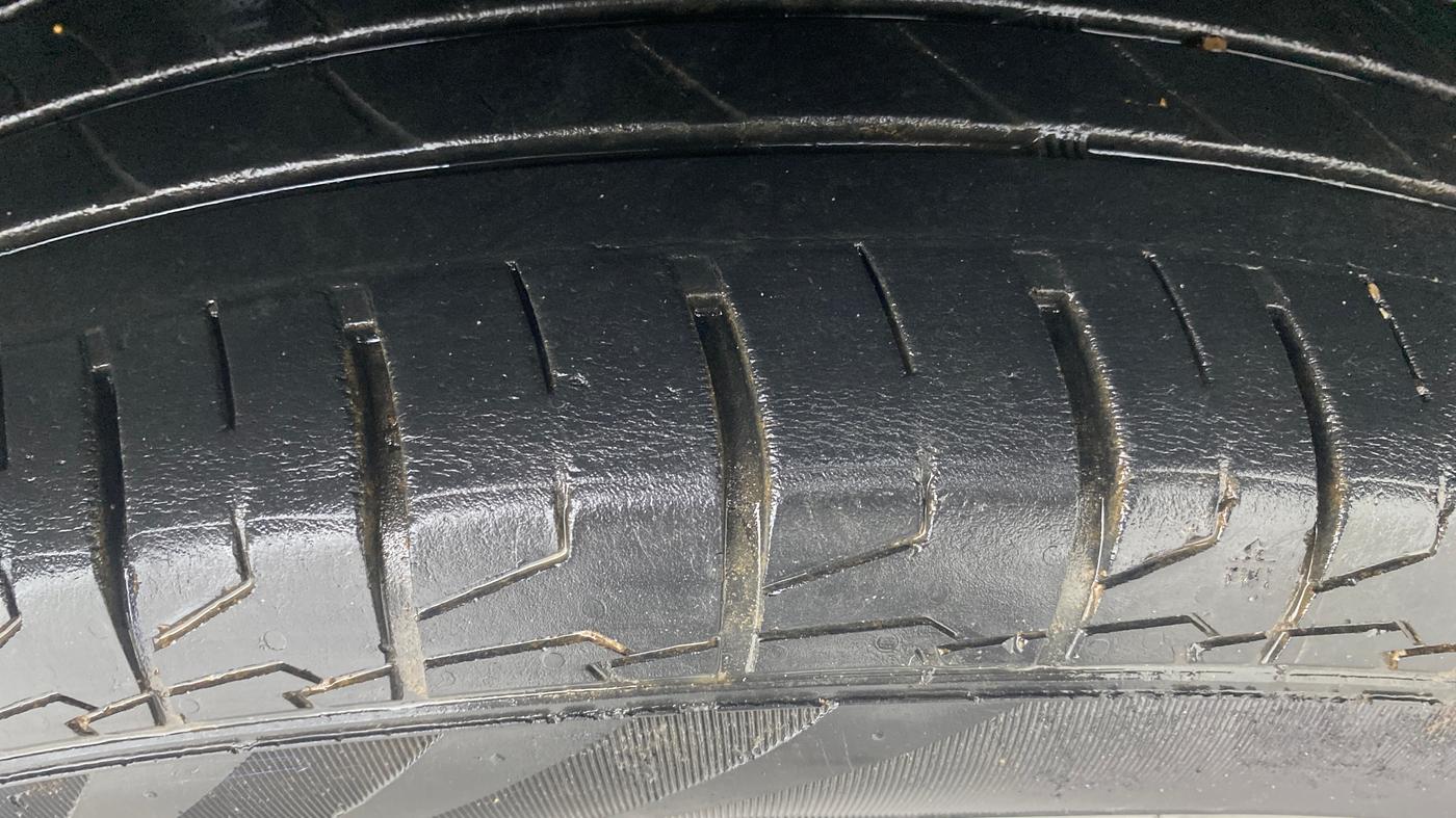 2019 Jeep Compass LONGITUDE (O) 1.4 PETROL AT, Petrol, Automatic, 21,631 km, Left Rear Tyre Tread