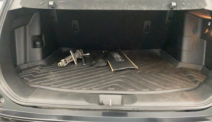 2023 Toyota URBAN CRUISER HYRYDER V AT NEO DRIVE, Petrol, Automatic, 28,770 km, Boot Inside