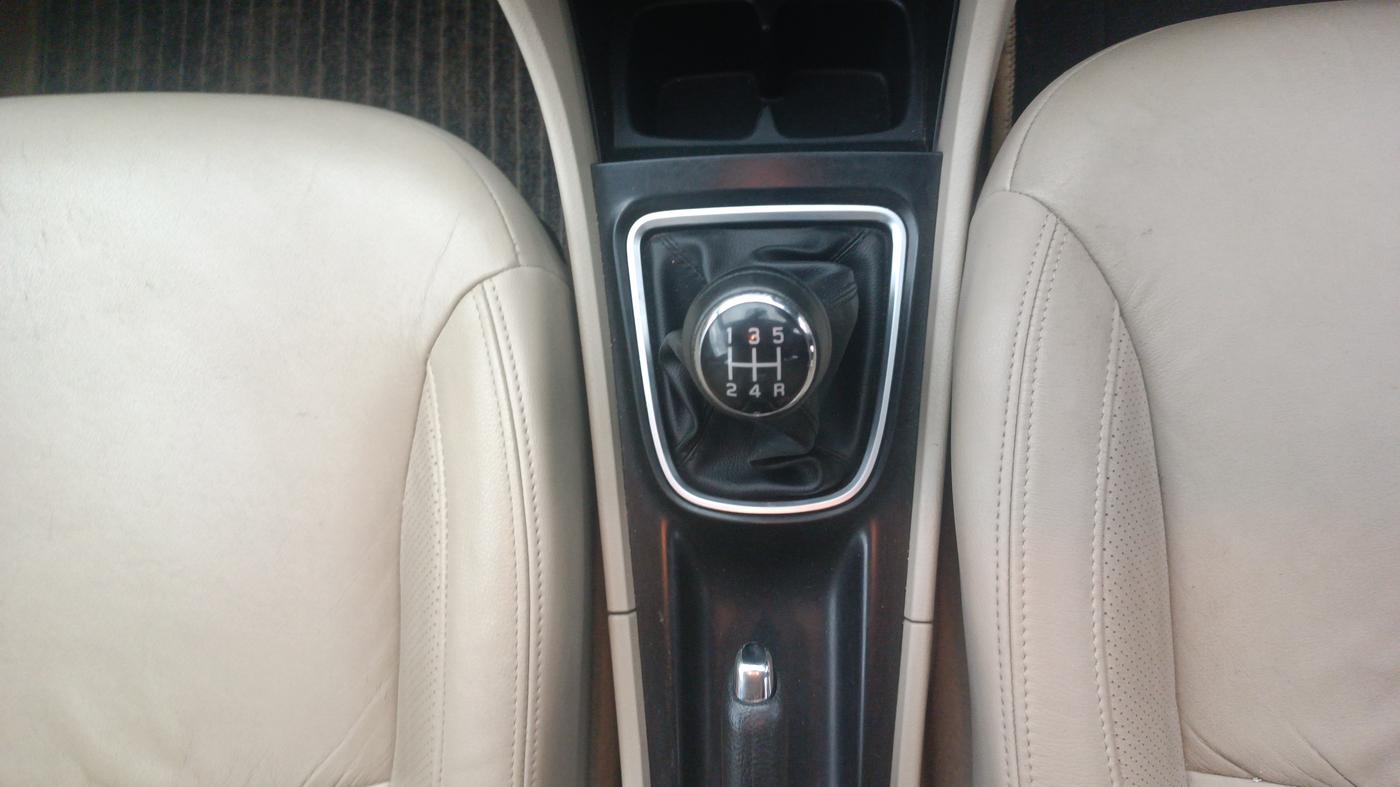 2019 Maruti Ciaz ALPHA 1.5 SHVS PETROL, Petrol, Manual, 57,659 km, Gear Lever
