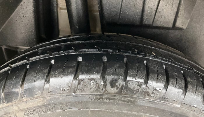 2018 Maruti Dzire VXI AMT, Petrol, Automatic, 48,114 km, Right Rear Tyre Tread