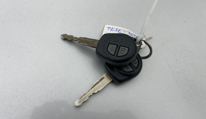 2018 Maruti Dzire VXI AMT, Petrol, Automatic, 48,114 km, Key Close Up