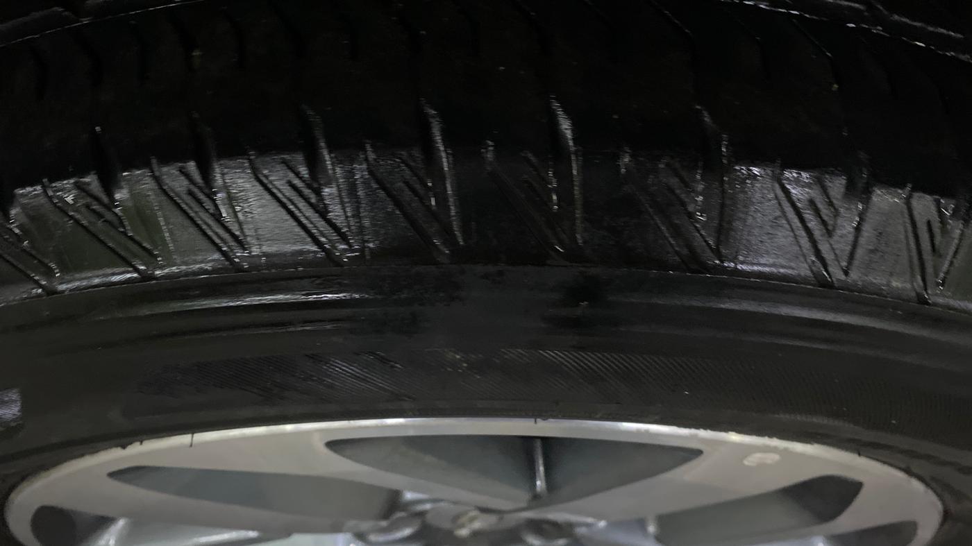 2022 Tata Safari XZA PLUS, Diesel, Automatic, 84,595 km, Right Front Tyre Tread