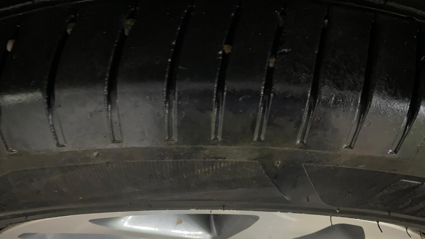 2022 Tata Safari XZA PLUS, Diesel, Automatic, 84,595 km, Left Front Tyre Tread