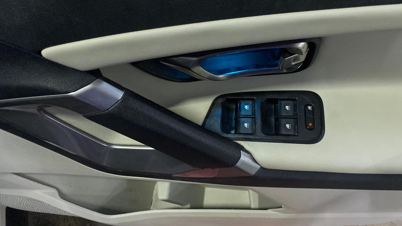 2022 Tata Safari XZA PLUS, Diesel, Automatic, 84,595 km, Driver Side Door Panels Control