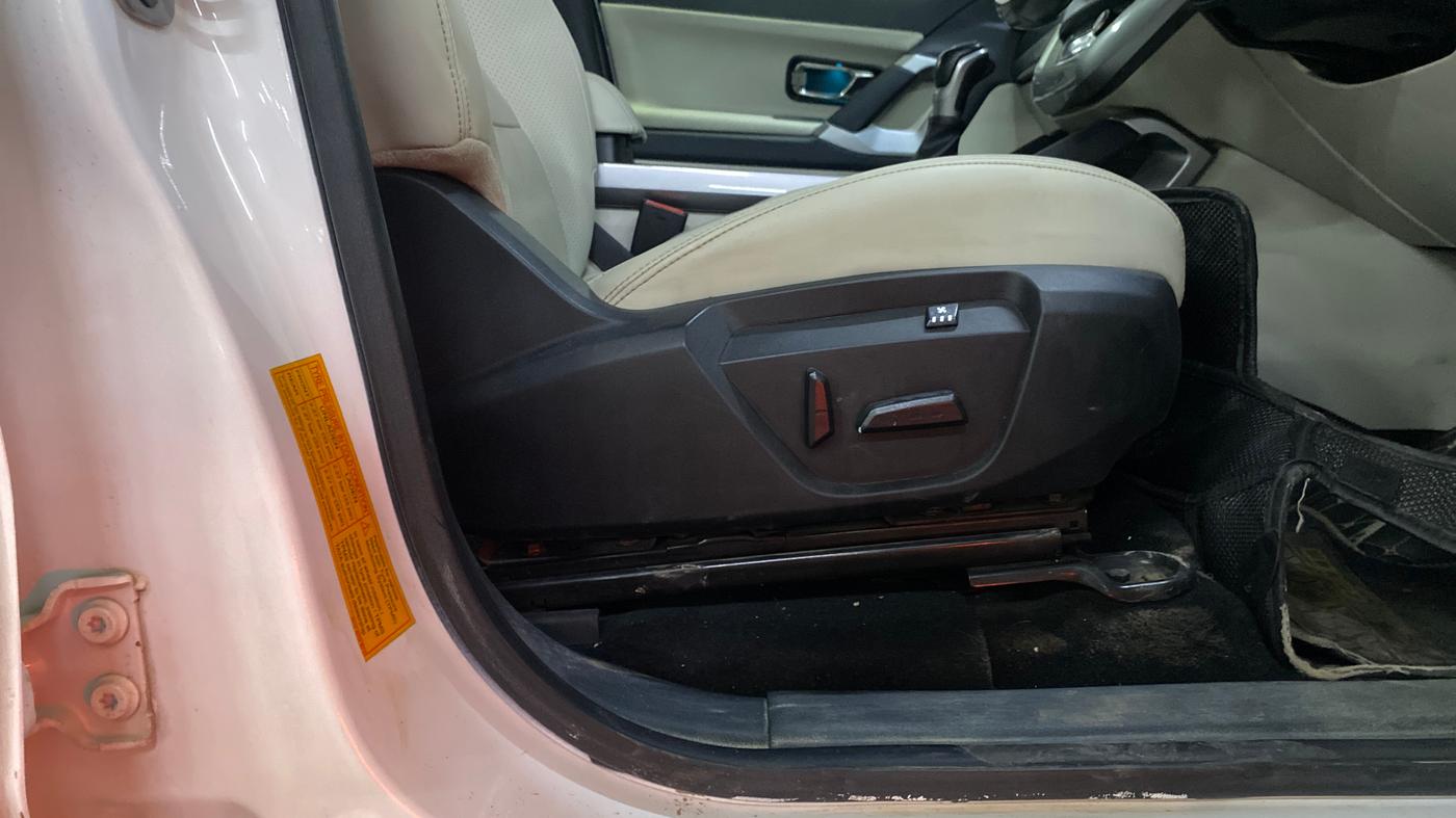 2022 Tata Safari XZA PLUS, Diesel, Automatic, 84,595 km, Driver Side Adjustment Panel
