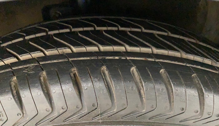 2014 Maruti Celerio VXI AMT, Petrol, Automatic, 1,03,452 km, Right Front Tyre Tread
