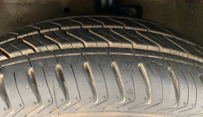 2014 Maruti Celerio VXI AMT, Petrol, Automatic, 1,03,452 km, Left Front Tyre Tread