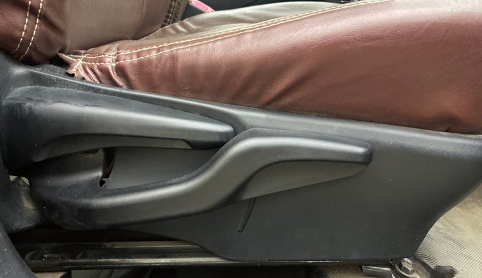 2017 Toyota Etios GD, Diesel, Manual, 86,895 km, Driver Side Adjustment Panel