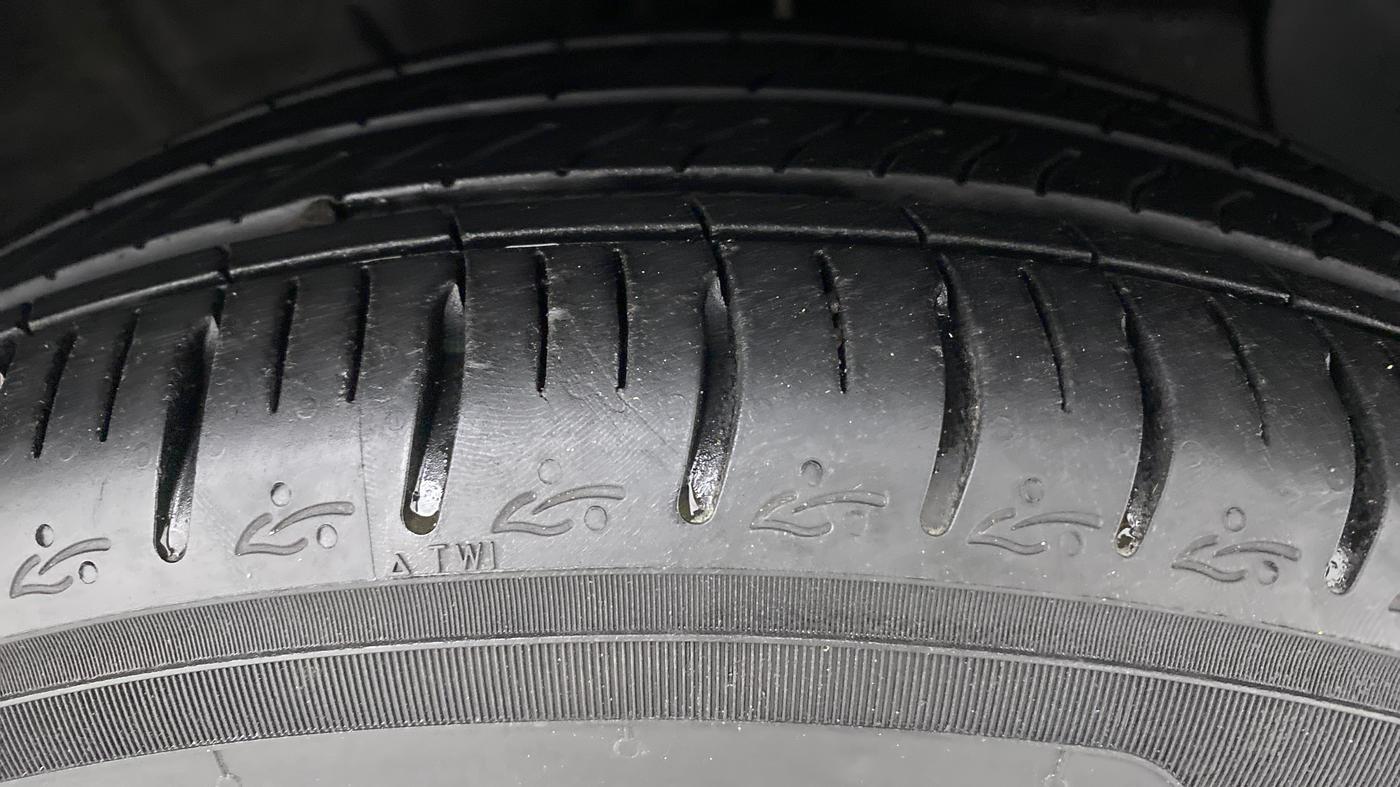 2021 Hyundai AURA SX+ AT, Petrol, Automatic, 3,994 km, Right Front Tyre Tread
