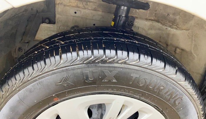 2014 Maruti Swift VXI, Petrol, Manual, 1,06,526 km, Left Front Tyre Tread