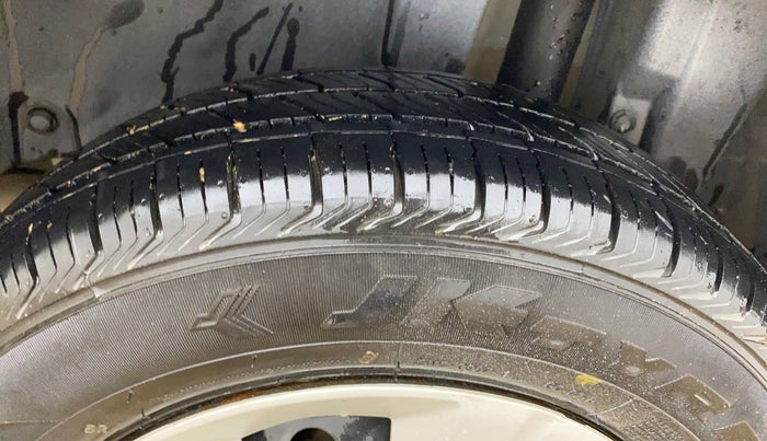 2014 Maruti Swift VXI, Petrol, Manual, 1,06,526 km, Left Rear Tyre Tread