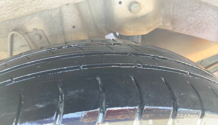 2013 Hyundai Eon MAGNA +, Petrol, Manual, 1,36,525 km, Right Rear Tyre Tread