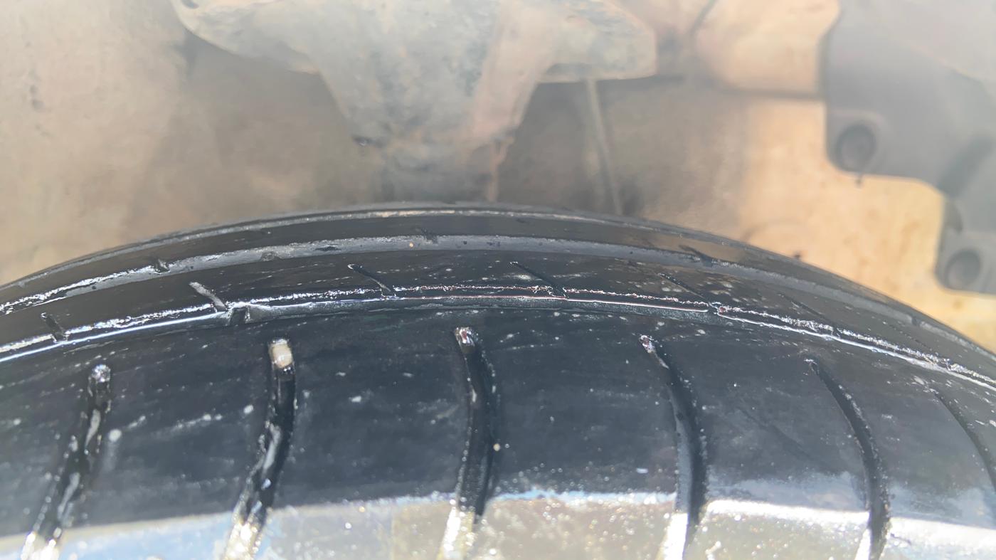 2013 Hyundai Eon MAGNA +, Petrol, Manual, 1,36,557 km, Right Front Tyre Tread