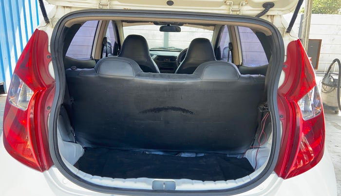 2013 Hyundai Eon MAGNA +, Petrol, Manual, 1,36,525 km, Boot Inside