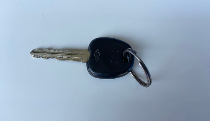 2013 Hyundai Eon MAGNA +, Petrol, Manual, 1,36,525 km, Key Close Up