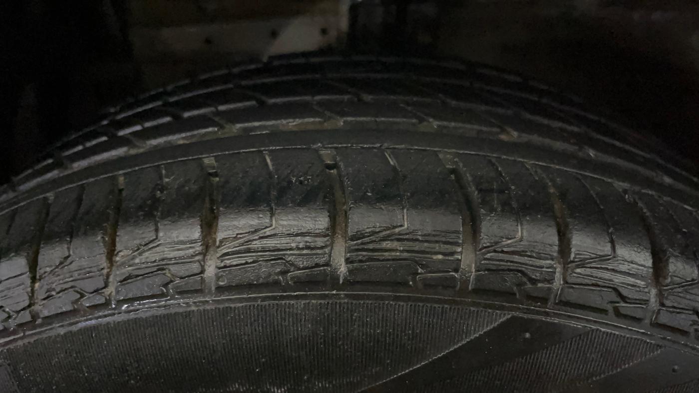 2016 Maruti Swift Dzire LXI (O), CNG, Manual, 46,775 km, Left Front Tyre Tread