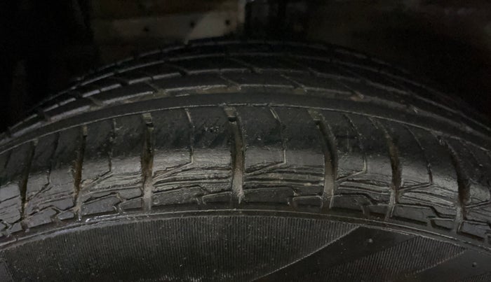 2016 Maruti Swift Dzire LXI (O), CNG, Manual, 46,710 km, Left Front Tyre Tread