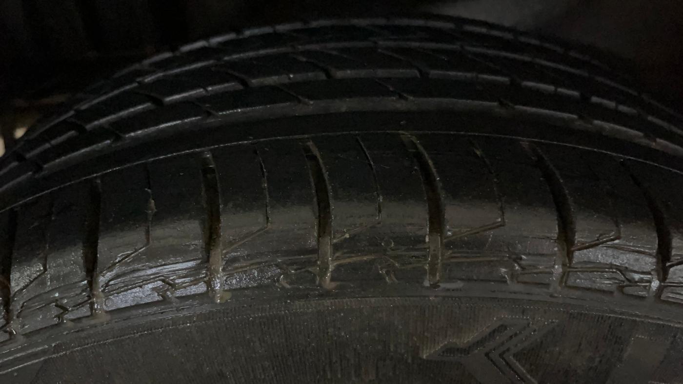 2016 Maruti Swift Dzire LXI (O), CNG, Manual, 46,775 km, Right Rear Tyre Tread