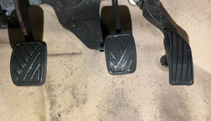 2016 Maruti Swift Dzire LXI (O), CNG, Manual, 46,710 km, Pedals