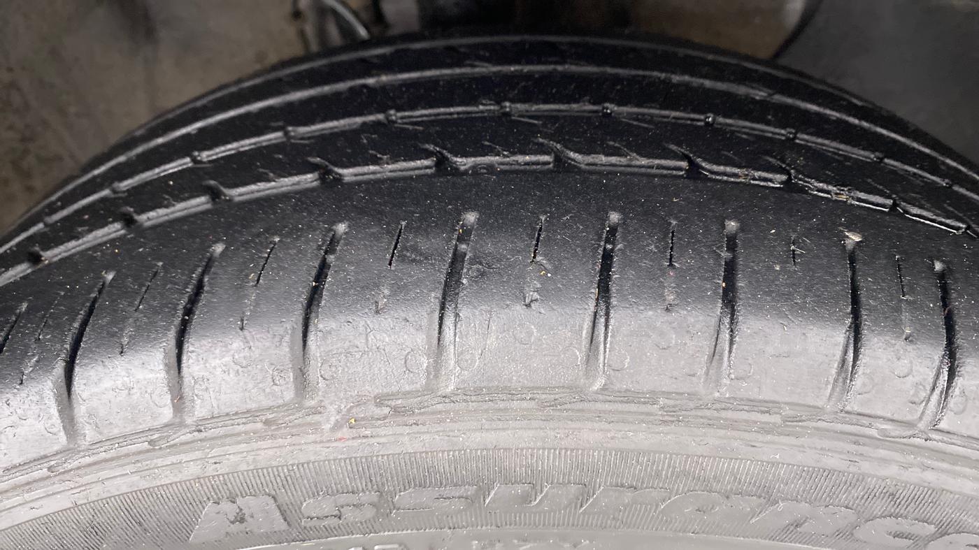 2019 Hyundai Elite i20 1.2  ASTA (O) CVT, Petrol, Automatic, 26,175 km, Right Front Tyre Tread